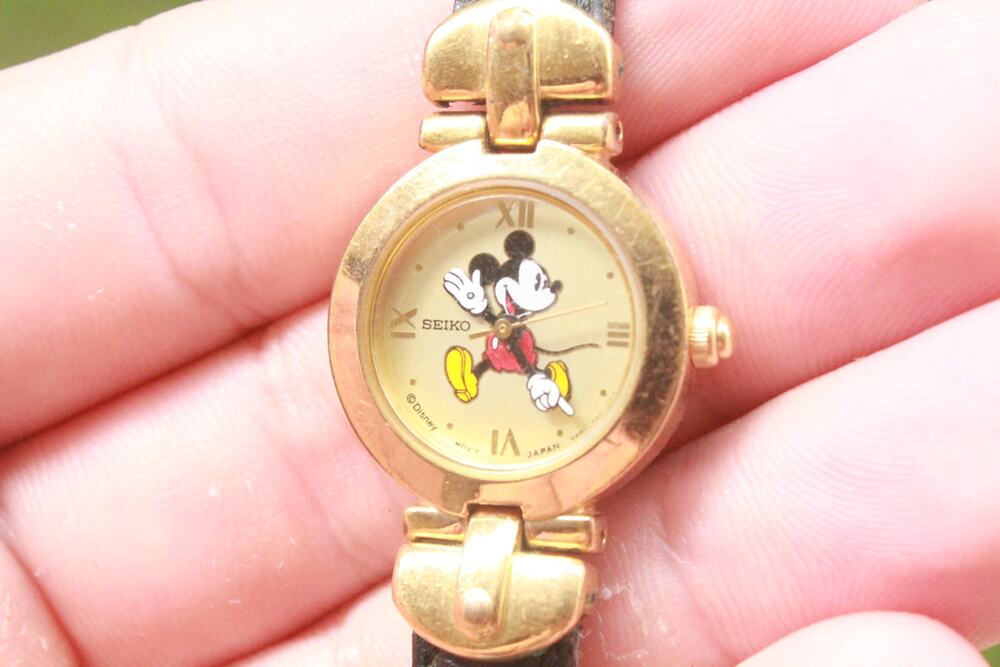 Vintage Disney Seiko Quartz Mens Gold Watch & Micky accents W/Leather Strap